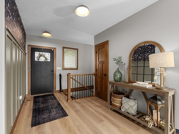 3rd image of 416 W 5th St