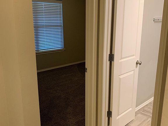 4th image of 10436 NW 35th St
