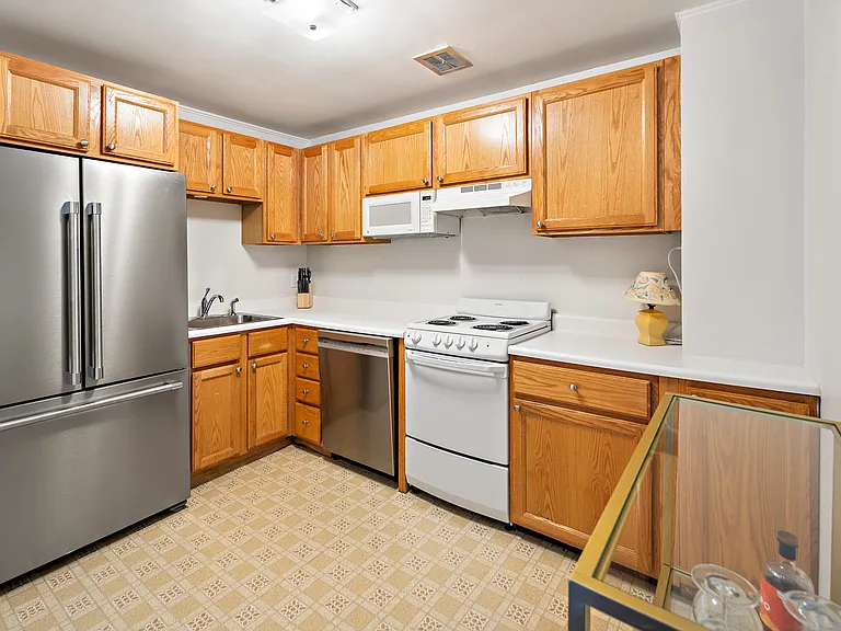 144 Marlborough St #5 — Photo 11
