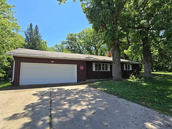 2nd image of 810 S 10th Ave E