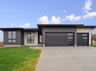 1825 Red Tail Dr, Waterloo, IA 50701