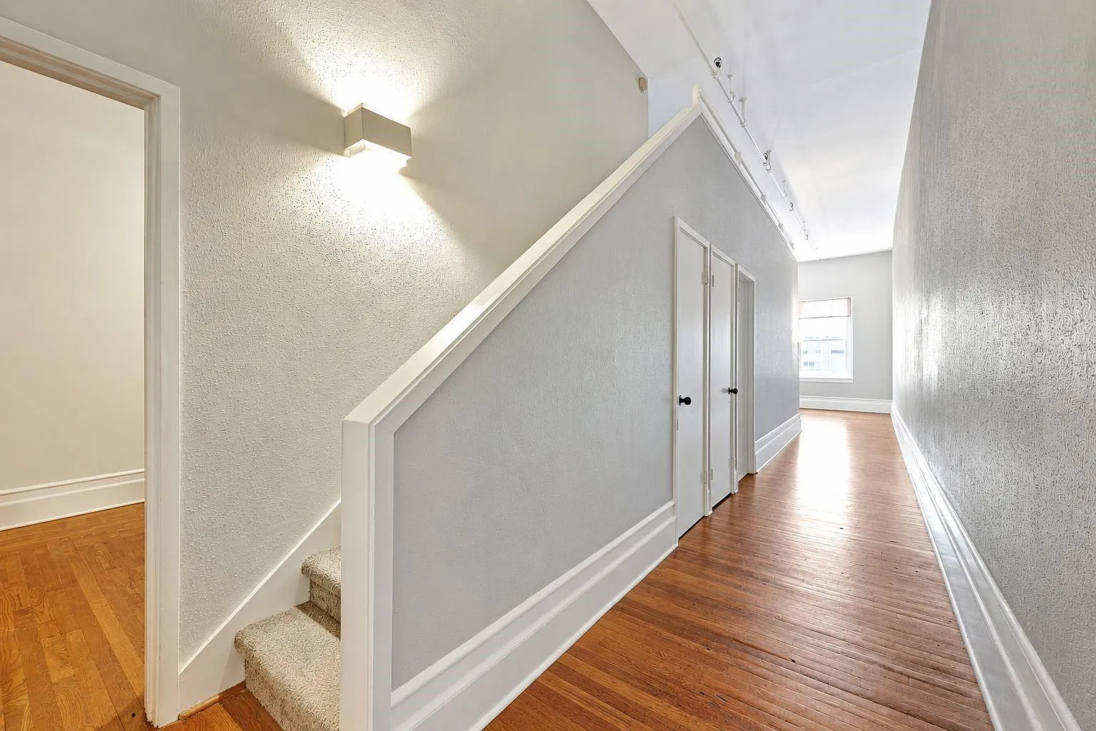 2 bed, 1.0 bath, 1182 sqft, $1,900 — Photo 2