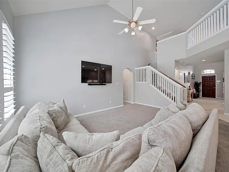 26028 Hasting Ridge Ln — Photo 9