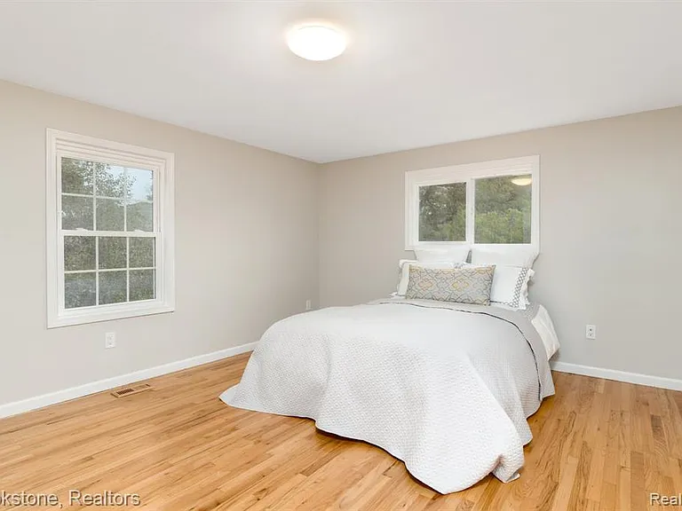 165 Woodedge Dr — Photo 16