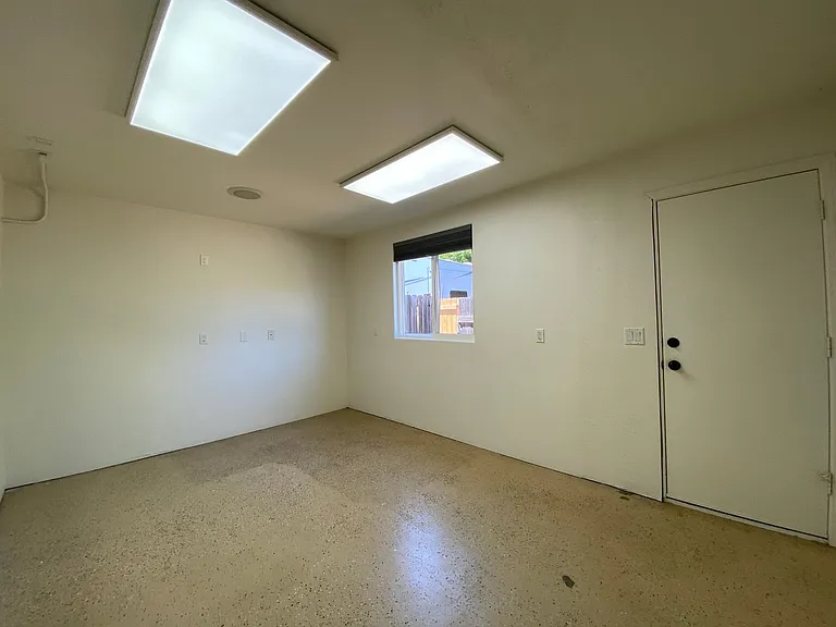 3010 N Broadway — Photo 26