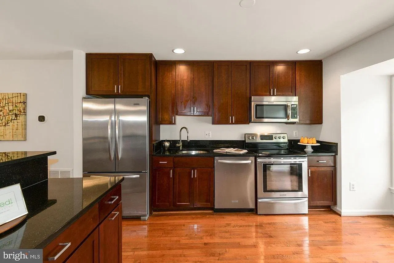 3 bed, 2197 sqft, $3,900 — Photo 3