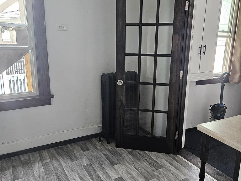 725 Ferndale Ave — Photo 2