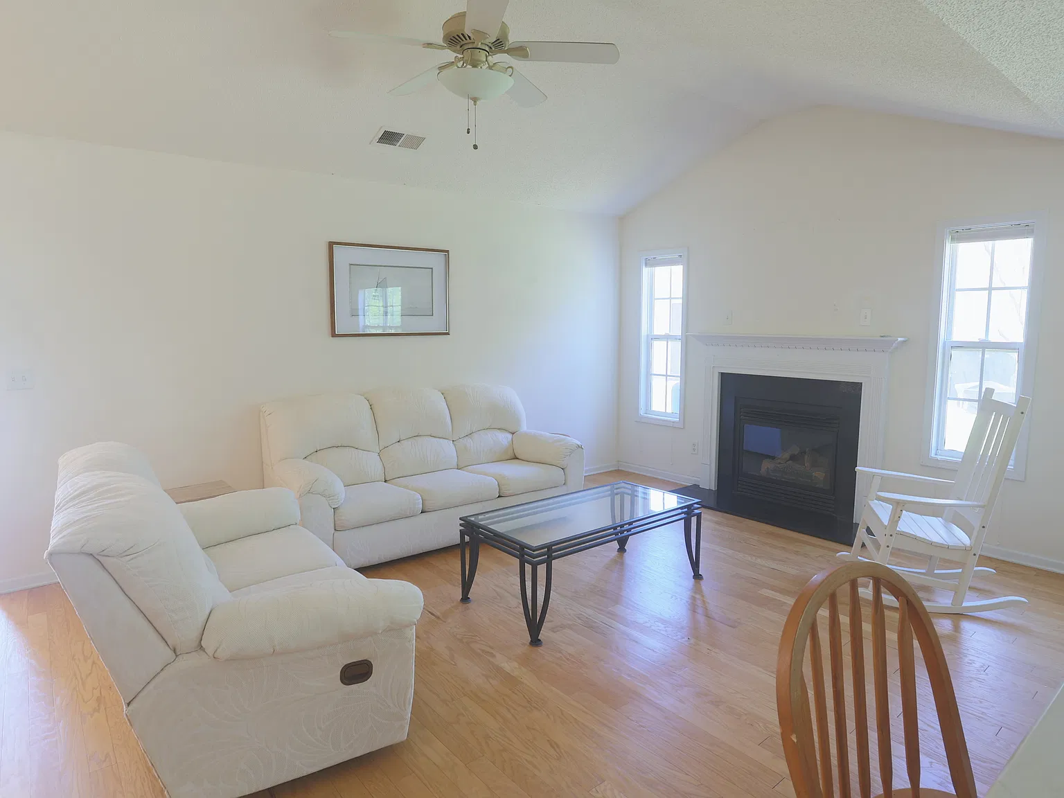 3 bed, 1645 sqft, $2,200 — Photo 3