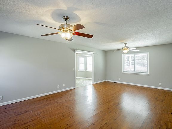 5th image of 184 Ault Dr
