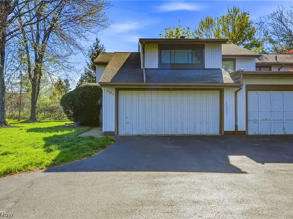 701 Tinkers Ln #2101, Sagamore Hills, OH 44067