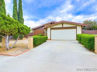 8621 Carlton Oaks Dr, Santee, CA 92071