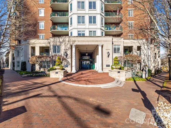 300 W 5th St APT 217, Charlotte, NC 28202