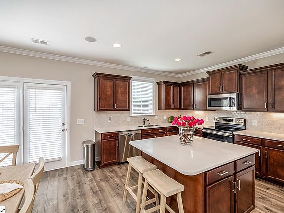 3rd image of 603 Creekside Bluff Ct