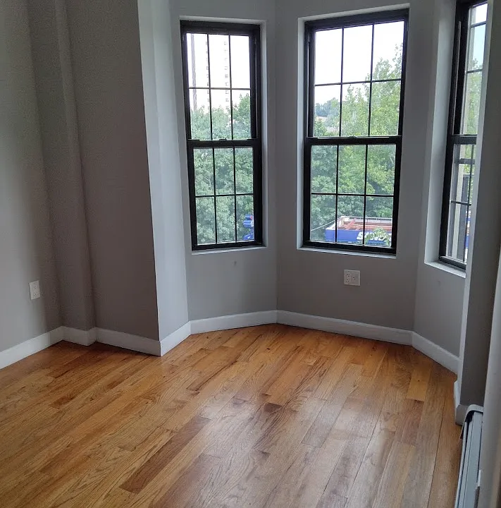 52 Yonkers Ave #4