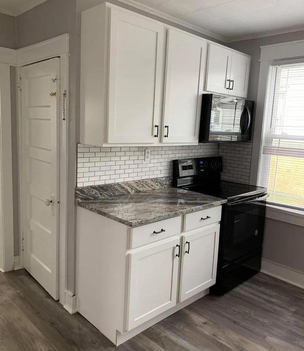 3 bed, 1010 sqft, $2,400 — Photo 2