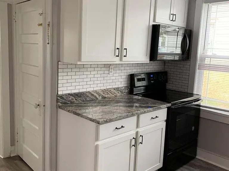 129 Kings Hwy — Photo 2