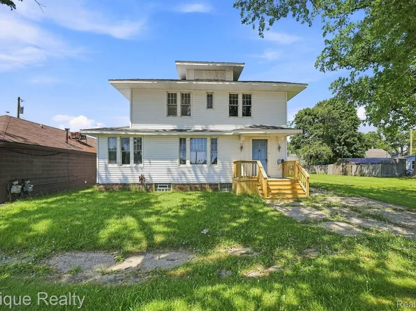 1311 Scott Ave, Port Huron, MI 48060