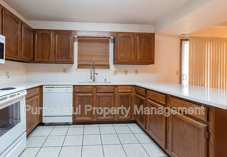 216 N Fretz Ave — Photo 7