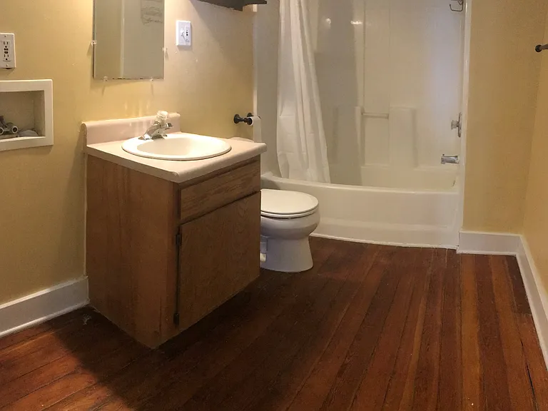 308 E Anderson St #B — Photo 5