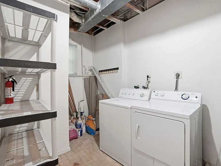 2391 Hunters Square Ct — Photo 22