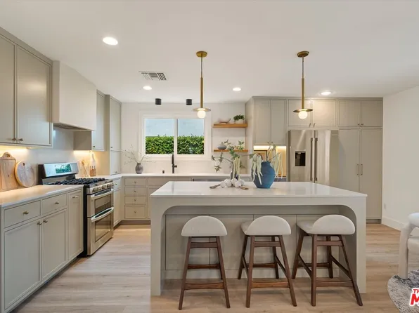 23445 Sylvan St, Woodland Hills, CA 91367