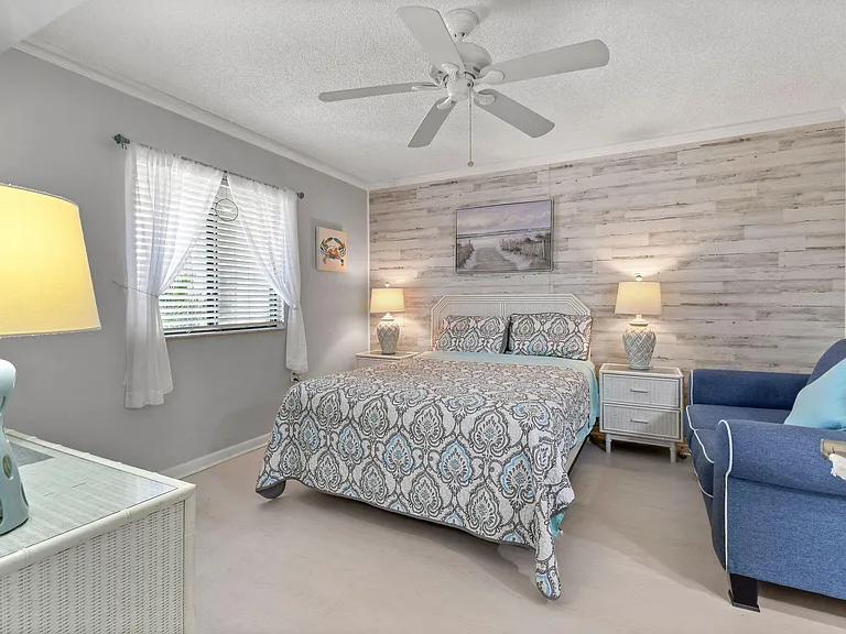 601 Seafarer Cir #304 — Photo 22