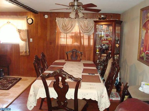 4th image of 2117 Devereaux Ave