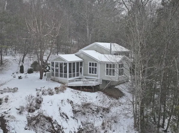 5 Wheatley Dr, Lenox, MA 01240