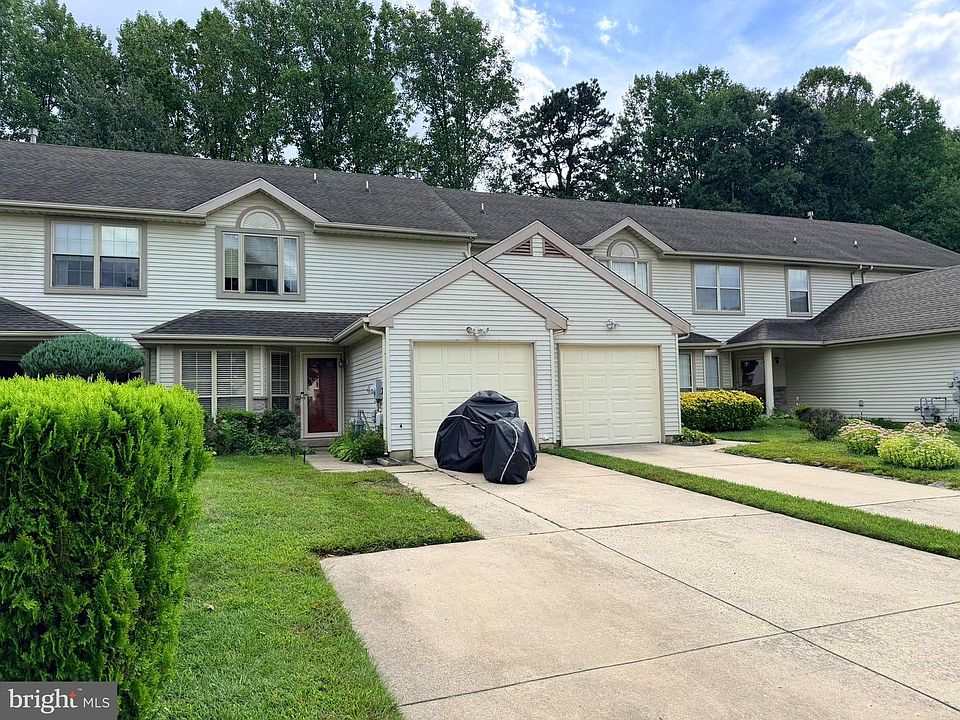 1st image of 73 Fox Meadow Dr
