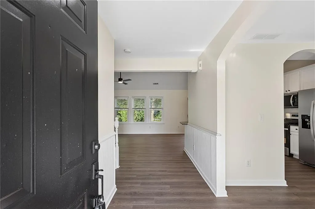 4 bed, 2.0 bath, 1880 sqft, $2,500 — Photo 3