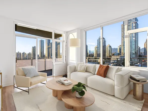 4433 Alaska St #1107, Burnaby, BC V5C 0N3