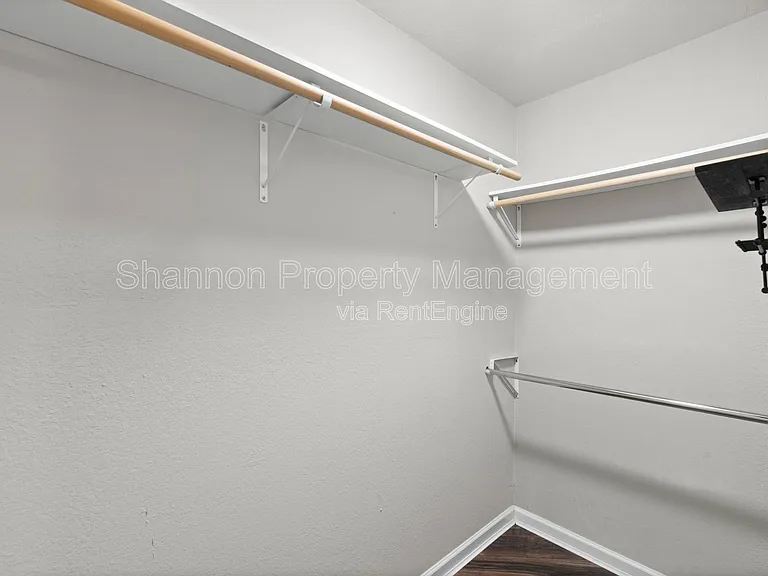 709 E 41st St — Photo 14