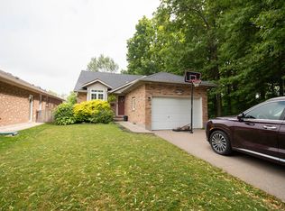 3417 Michelle Ct, Niagara Falls, ON L2H3E7
