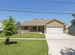 88 26th Ave SW, Cedar Rapids, IA 52404