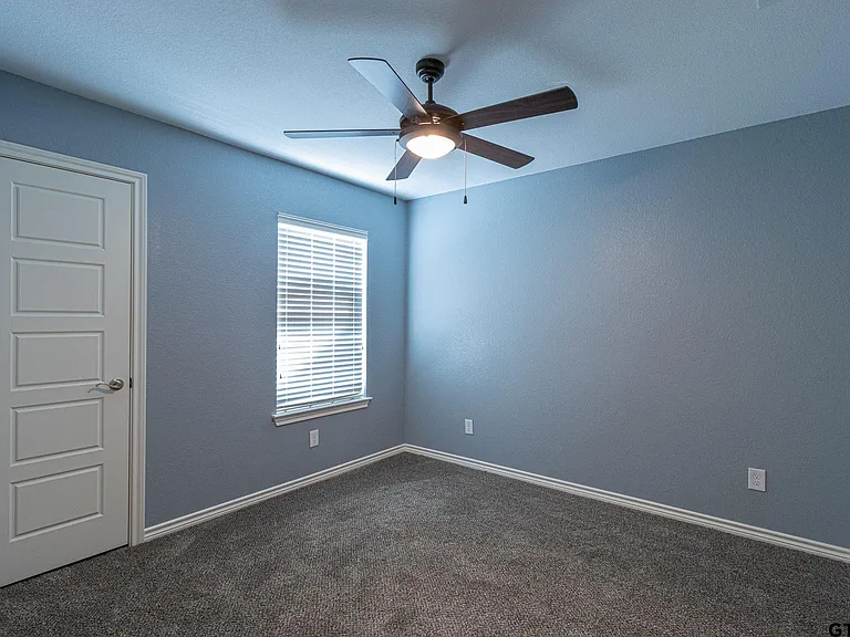 19842 N Meadow West Ln — Photo 10