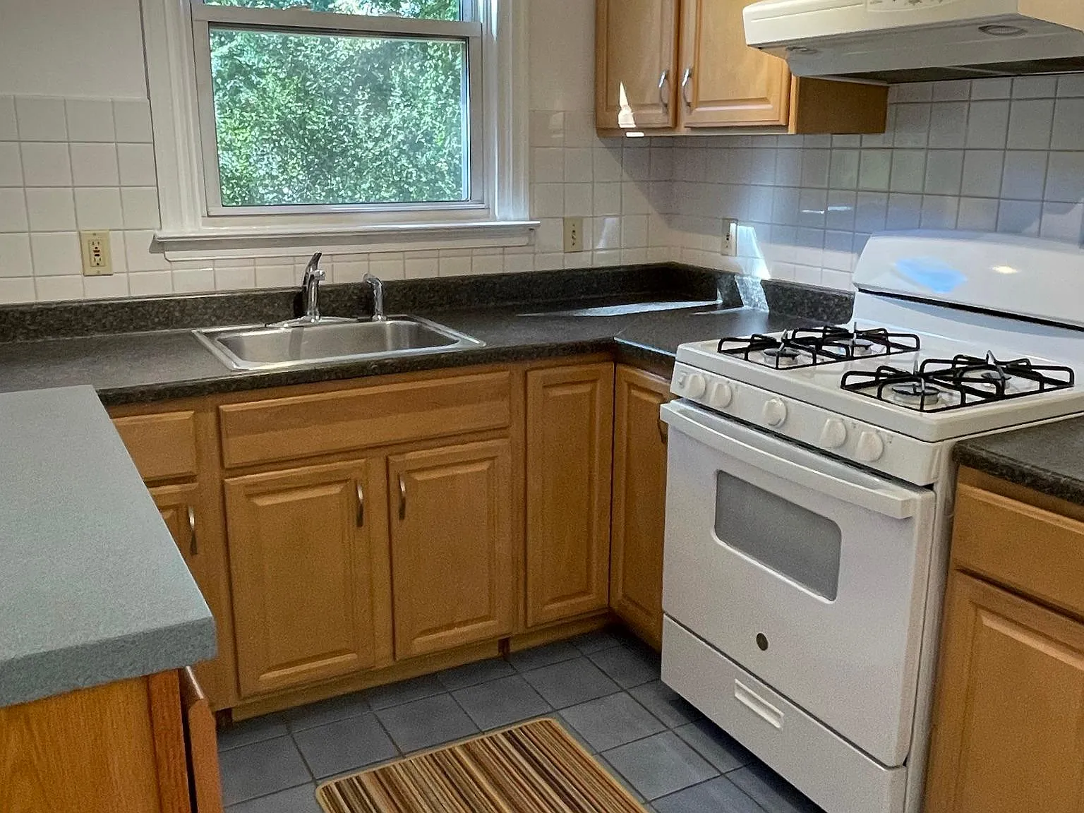 2 bed, 990 sqft, $1,675 — Photo 3