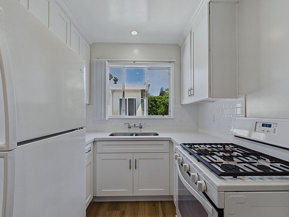 2nd image of 1900 Huntington Dr APT D