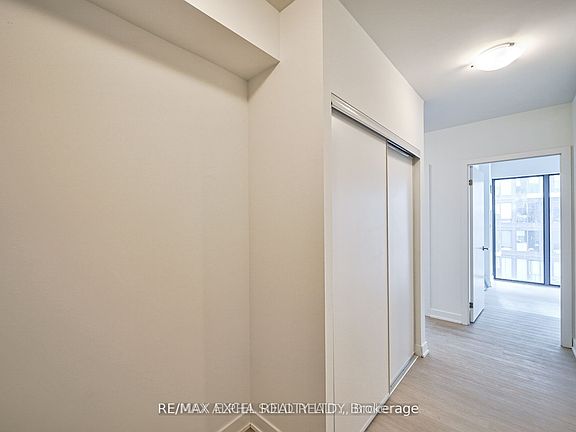 3rd image of 47 Mutual St #1402
