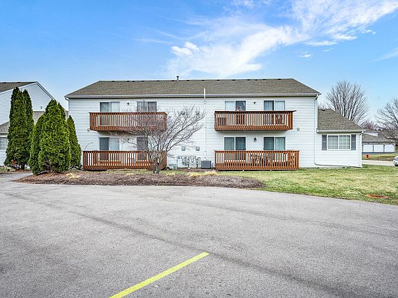 Well-kept and close to a walking/biking path!