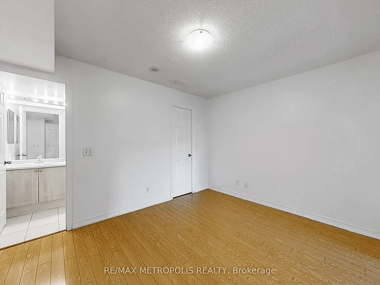 30 Grand Trunk Cres #502 — Photo 17