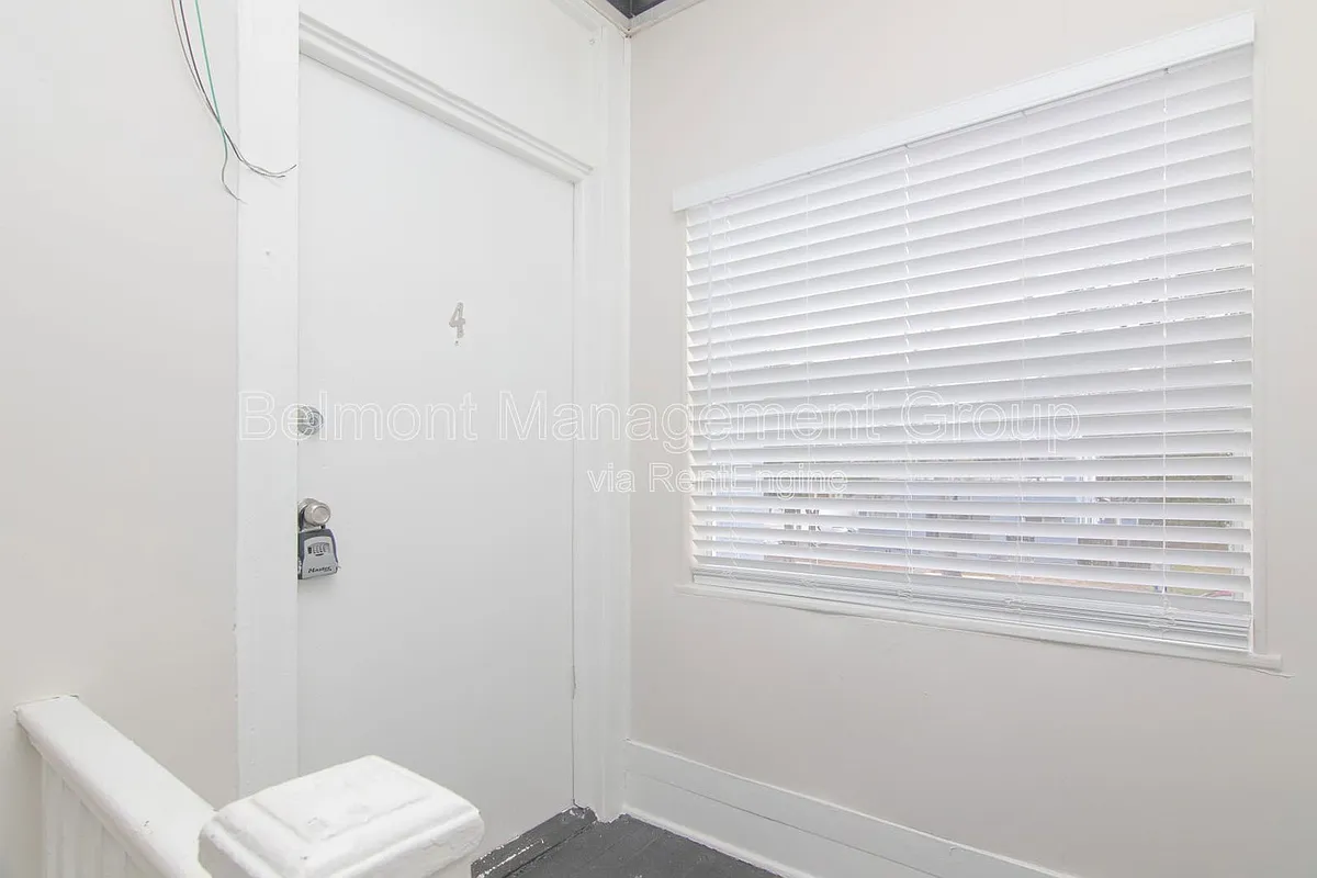 Building Photo - 612 S Park Ave #4