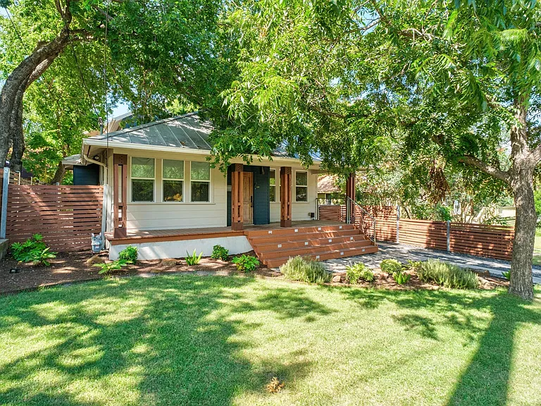 307 W Annie St — Photo 2