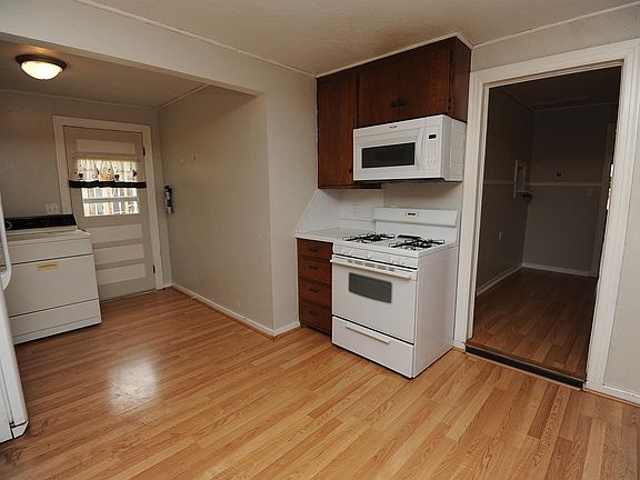 4th image of 703 S McFarland St