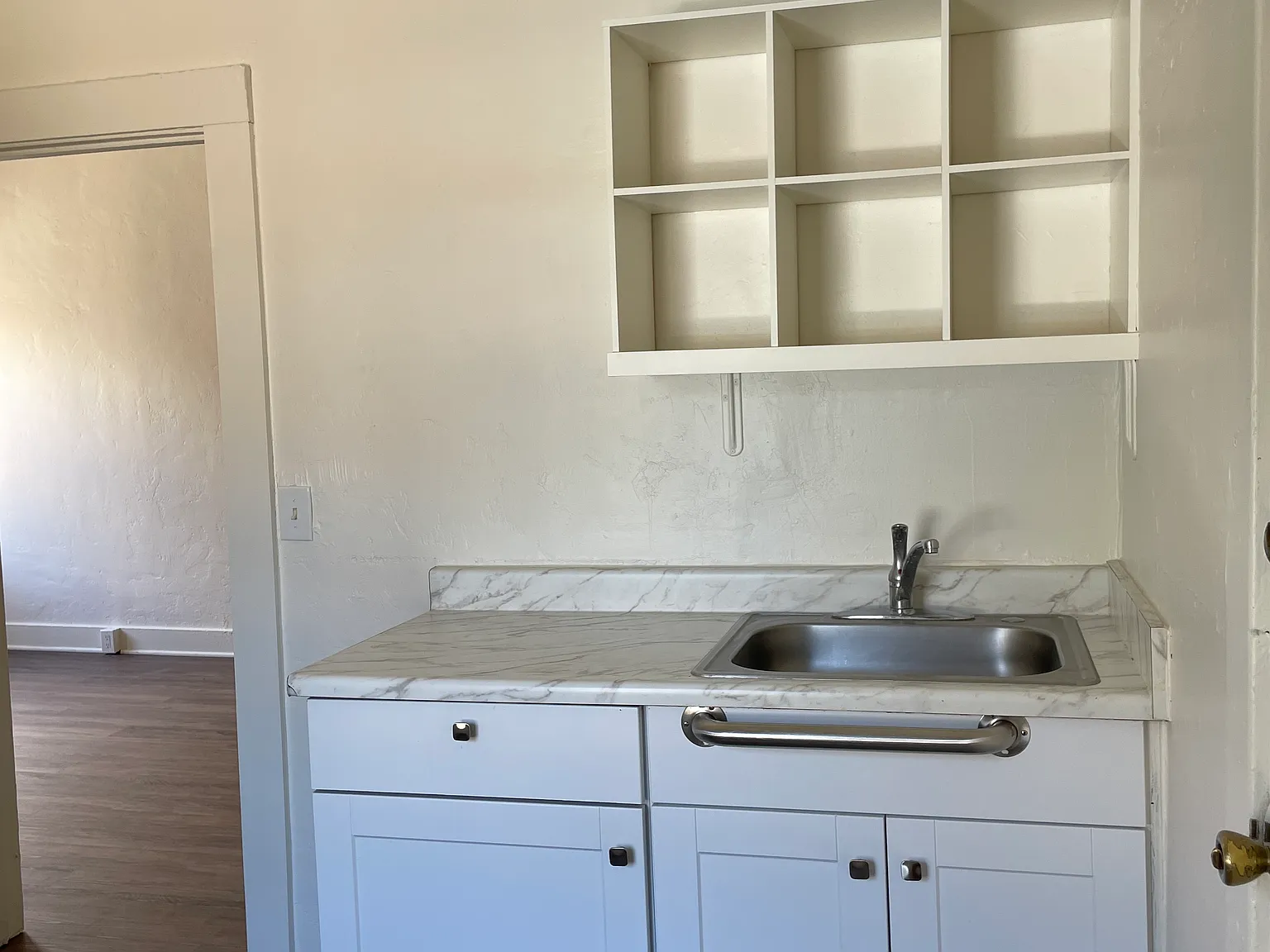 221 Raymond St — Photo 2