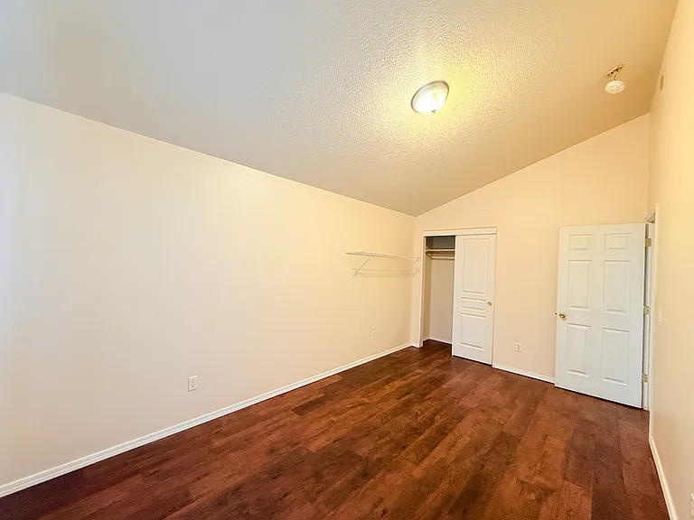 6018 NE 33rd Cir — Photo 28