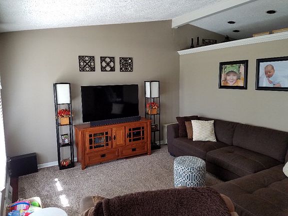 4th image of 970 Woodview Dr