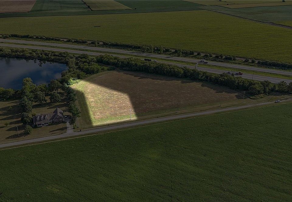 1st image of 10 Moss Dr