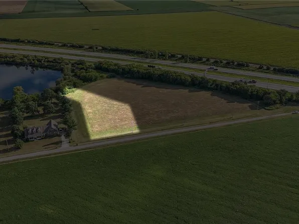 10 Moss Dr, Farmer City, IL 61842