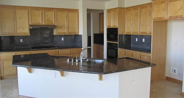 5 bed, 4.5 bath, 3713 sqft, $3,900 — Photo 2