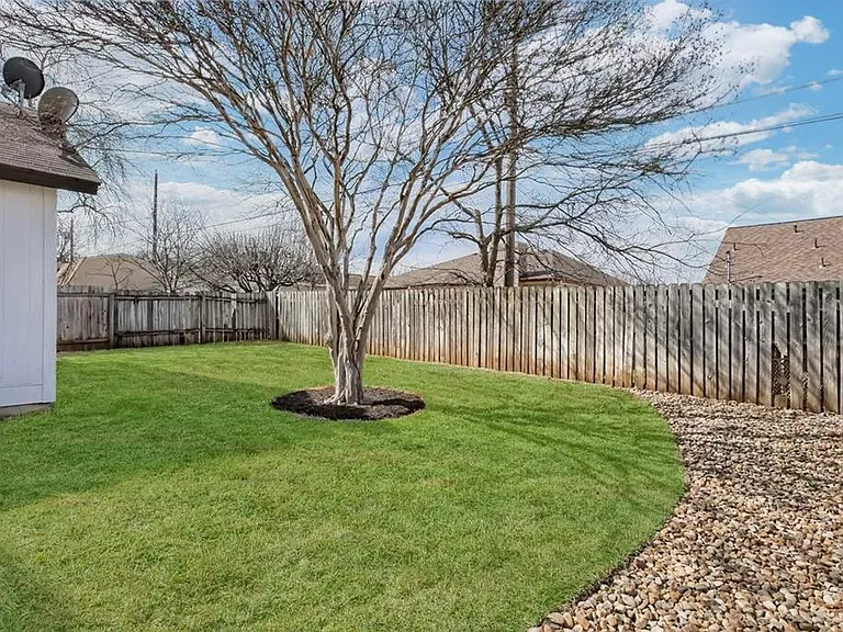 1402 Hollow Tree Blvd — Photo 14